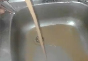 آلودگی آب شرب در روستای «ارقین بلاغ» + فیلم