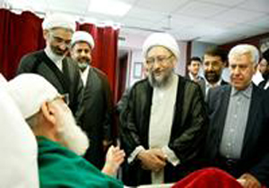 عیادت رئیس قوه قضاییه از آیت الله هاشمی شاهرودی