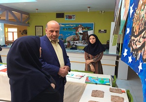 فردوسی با سرودن شاهنامه زبان فارسی را نهادینه کرد