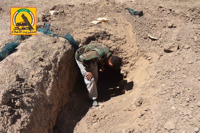 اهتزاز پرچم عراق در مسجد المفتي موصل/ نیروهای پلیس در چندقدمی مسجد النوري/ کشف تونل تکفیری&zwnj;ها در &laquo;تل&zwnj;البنات&raquo; القیروان + تصاویر