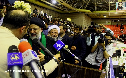 حضور حجت الاسلام رئیسی در جمع هوادارانش + گزارش تصویری