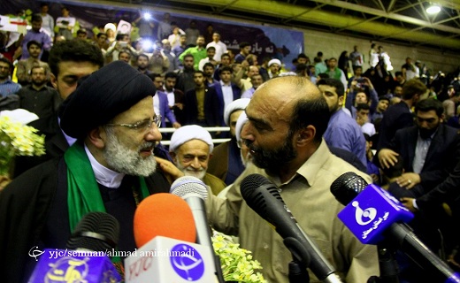 حضور حجت الاسلام رئیسی در جمع هوادارانش + گزارش تصویری