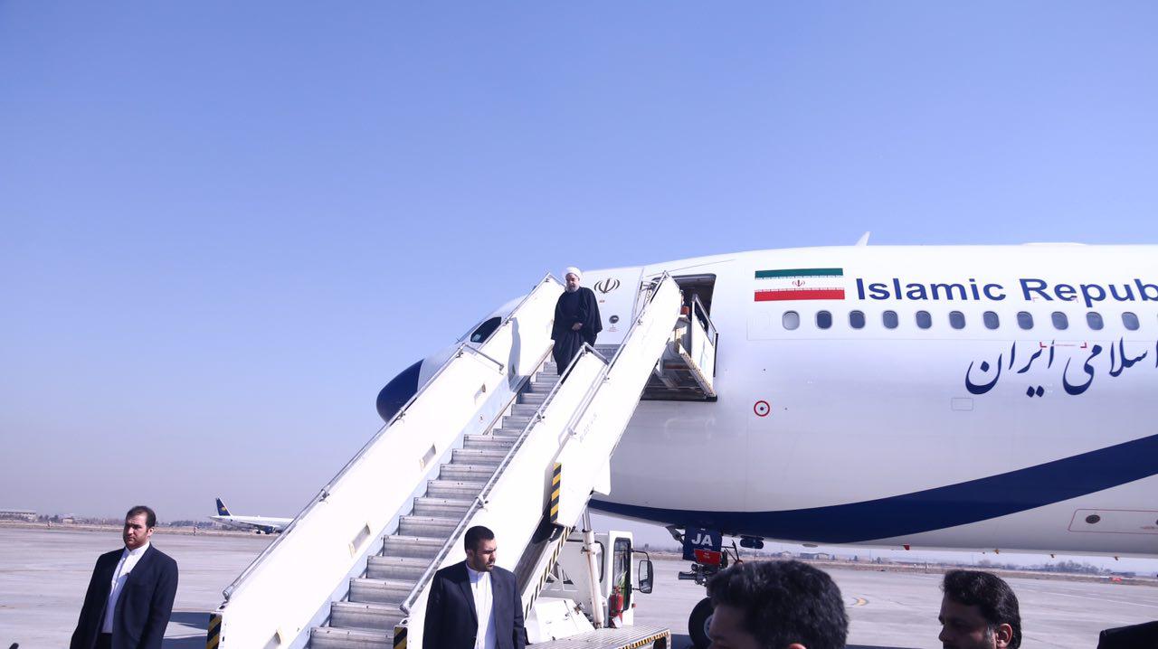 روحانی وارد مشهد مقدس شد