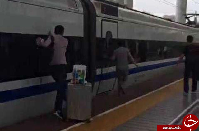 لحظه وحشتناک گیر کردن دست مسافر بین درب قطار + فیلم