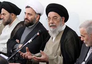 وظیفه امروز همه، روشنگری، آگاهی و بیداری در همه زمینه ها است
