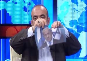 پرچم اسرائیل در برنامه زنده به آتش کشیده شد