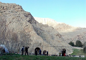 باید  طاق بستان به یکی از مناطق نمونه کشور تبدیل شود