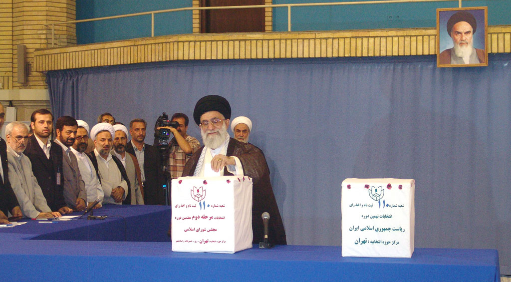 حضور مقام معظم رهبری در انتخابات ادوار ریاست جمهوری + تصاویر