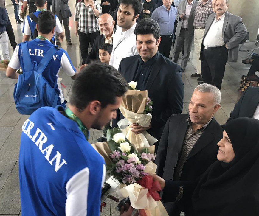 کاروان وزنه برداری به کشور بازگشت