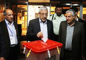 استاندار آذربایجان غربی رای خود را به صندوق انداخت