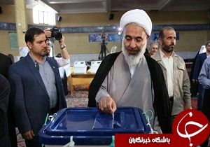نماینده ولی فقیه رای خود را به صندوق انداخت