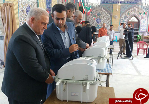 حضور شخصیتها در شعب اخذ رای گلستان