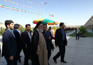 امام جمعه اصفهان رأی خود را به صندوق انداخت
