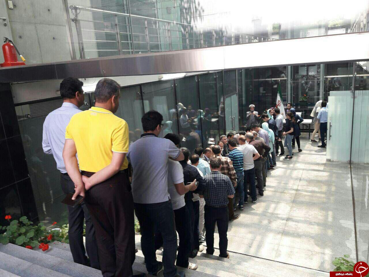 دوازدهمین دوره انتخابات ریاست&zwnj;جمهوری ایران در کشورهای مختلف / حضور پرشور ایرانیان پای صندوقهای رای + تصاویر