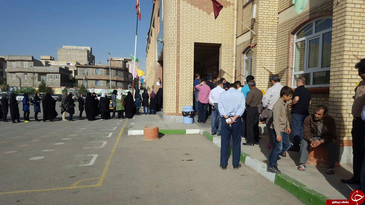 انتظار مردم در صف برای رای دادن  + تصاویر
