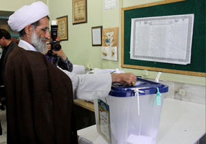 حضور نماینده ولی فقیه در چهارمحال و بختیاری پای صندوق رأی