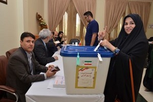 حضور پرشور ايرانيان حاضر در امارات پای صندوق‌های اخذ رای +تصویر