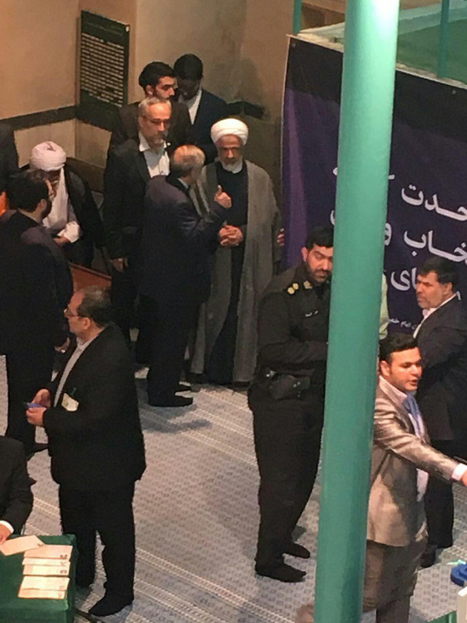 معاون حقوقی رییس جمهور در حسینیه جماران در انتخابات شرکت کرد