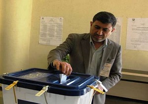 فرماندار آبادان رای خود را به صندوق انداخت