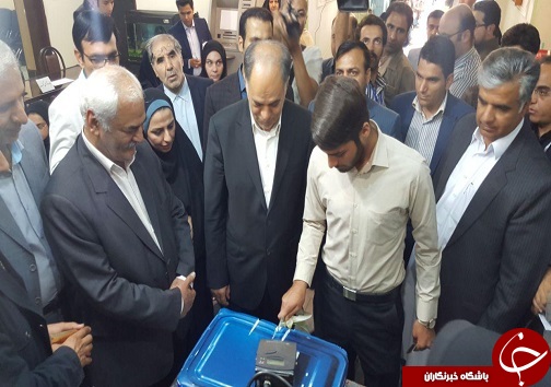 بازدید استاندار از شعب اخذ رای در زاهدان+تصاویر