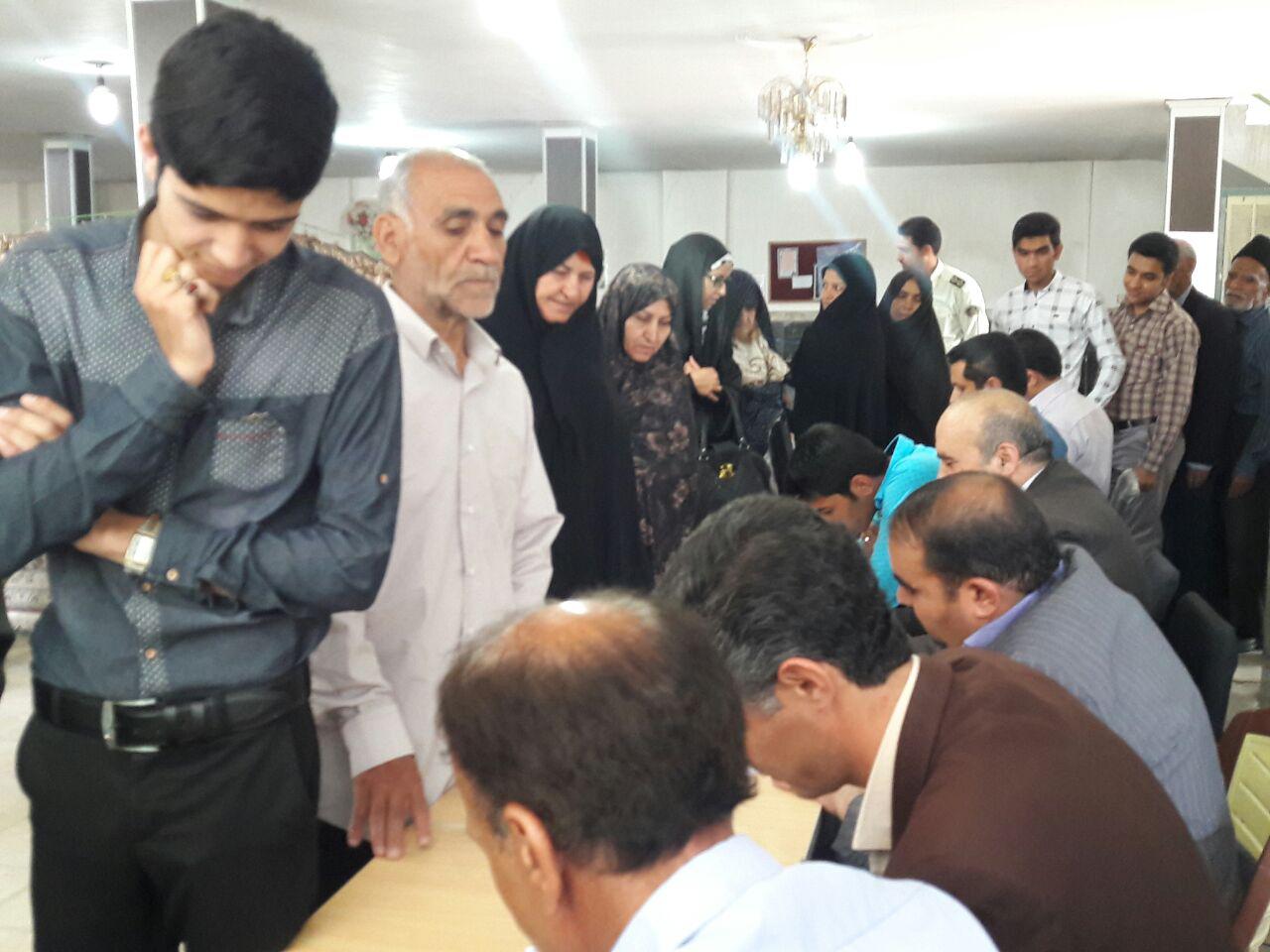 باید در کار نیک حضور در انتخابات از هم سبقت بگیریم