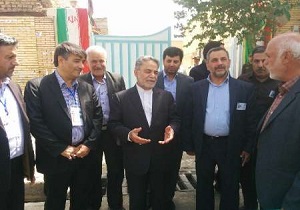 بازدید استاندار یزد از شعبه اخذ رای در بهاباد