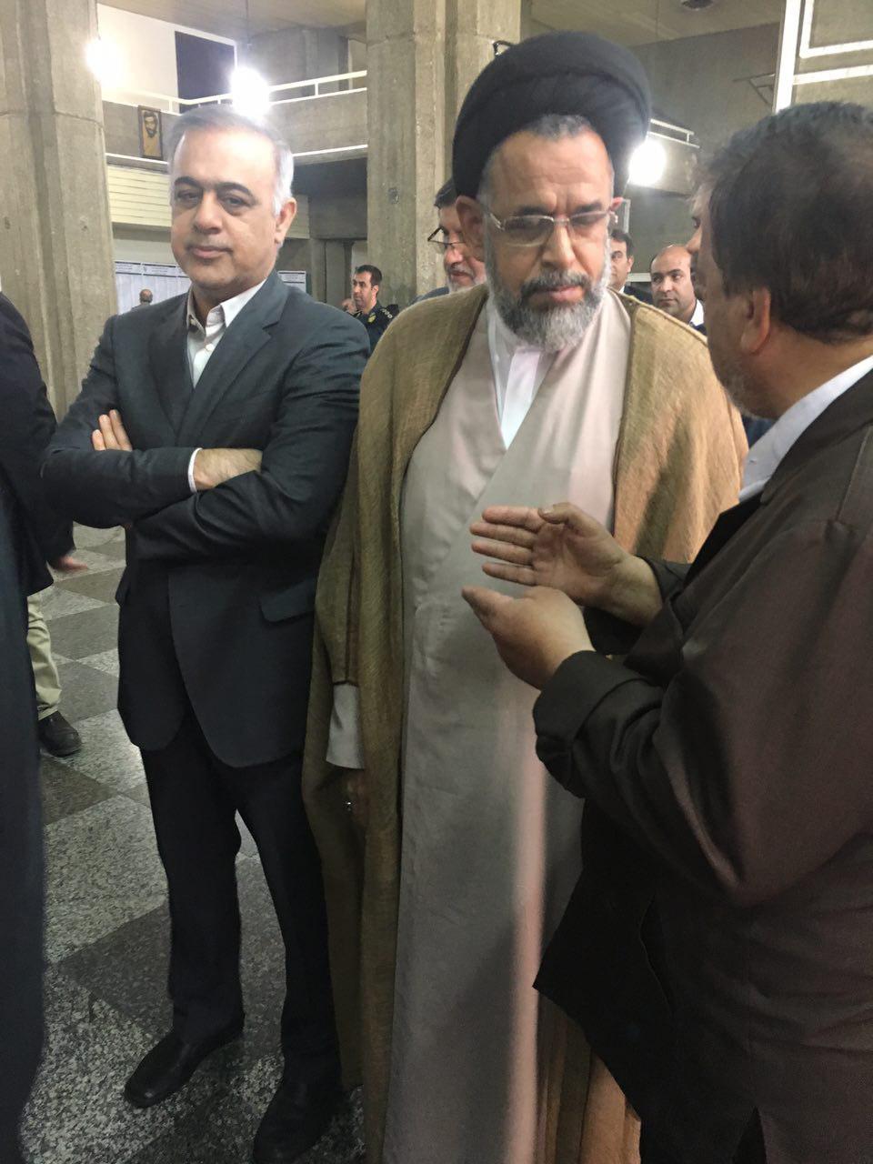 باشگاه خبرنگاران -علوی با حضور در وزارت کشور رای خود را به صندوق انداخت+ تصویر