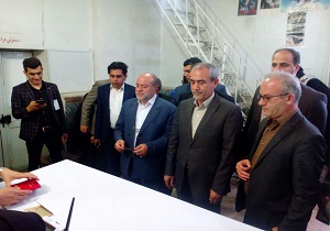 استاندار اردبیل رای خود را به صندوق انداخت