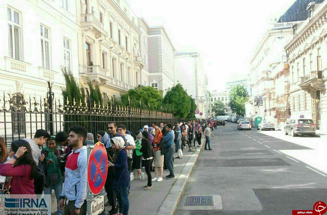 برگزاری دوازدهمین دوره انتخابات ریاست&zwnj;جمهوری ایران در کشورهای مختلف / حماسه ایرانیان در خارج از کشور + تصاویر