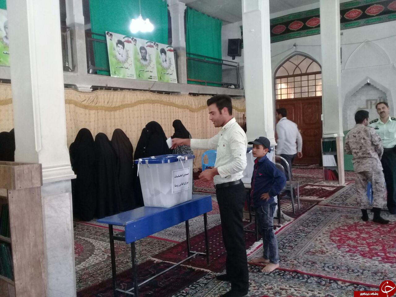 حضور پرشور ساکنین خاشن در روز انتخابات + تصاویر