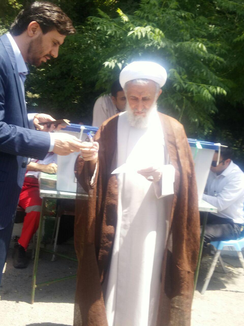 حجت الاسلام صدیقی رای خود را به صندوق انداخت+تصویر