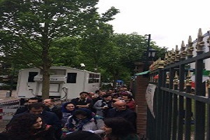صف طولانی اخذ رای در سفارت ایران در "هلند"