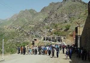 برگزاری همایش پیاده روی خانوادگی و پاکسازی طبیعت در شهر اورامان