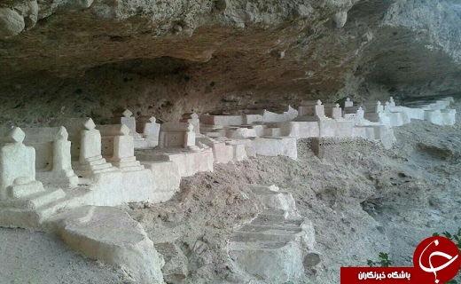 قبرستانی در دل صخره