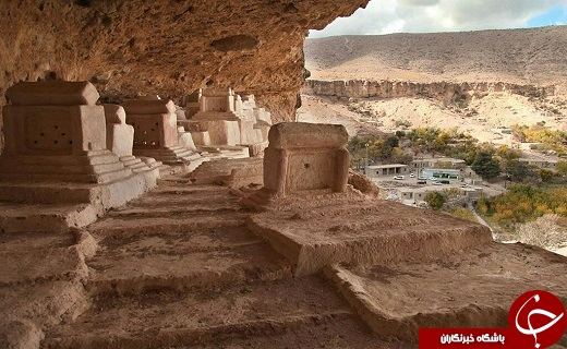 قبرستانی در دل صخره