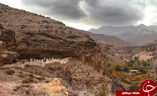 قبرستانی در دل صخره