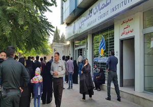 اعتراض سپرده‌گذاران مؤسسه کاسپین در زاهدان + فیلم