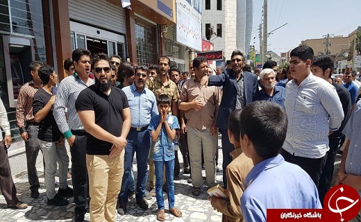 تجمع سپرده گذاران بازهم مقابل این موسسه درخیابان بهشتی زاهدان+تصاویر