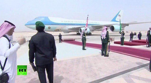 سفر جنجالی ترامپ به عربستان/ قانون شکنی اینبار از سوی ملانیا ترامپ+ عکس