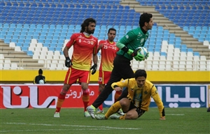 سرمربی پرتغالی تیم لیگ برتری به تهران رسید