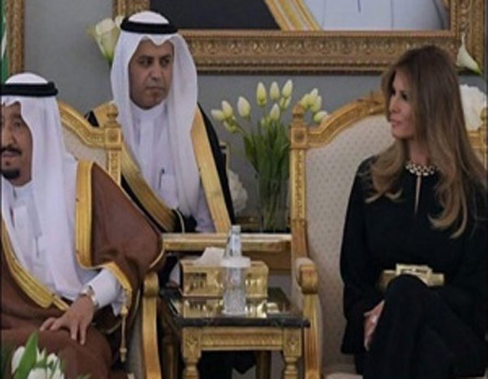 چشم چرانی مترجم ملک سلمان در حضور ترامپ