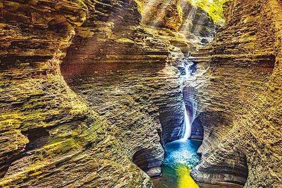 آبشاری زیبا+عکس
