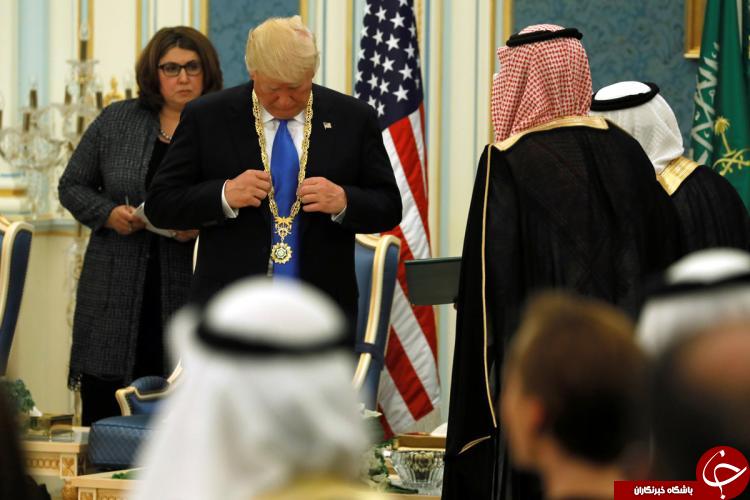 ادای احترام ترامپ در مقابل پادشاه عربستان جنجال برانگیز شد+ تصاویر
