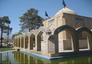 نمایی از مقبره قاضی اسدالله در میدان شهر + فیلم