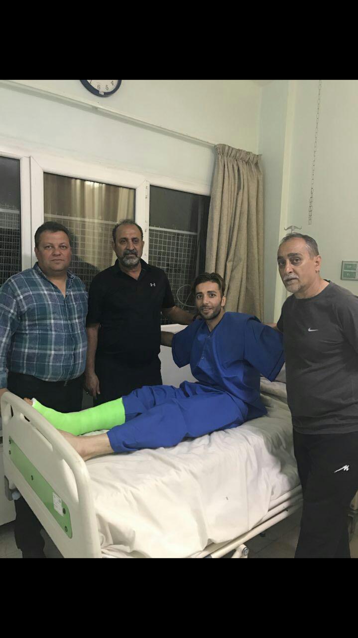 عیادت میثاقیان از حسینی/مدافع مصدوم مشکی پوشان امروز از بیمارستان مرخص می شود