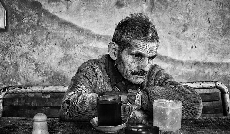 روزی که شاید کارگران بخندند/ روزی که باید دستهای کارگران را بوسید