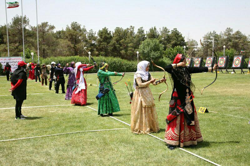 ملی پوشان كمان سنتی در استان گلستان اردو می زنند
