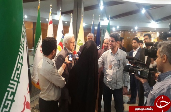 هاشمی طبا در محل ضبط رادیو حضور یافت