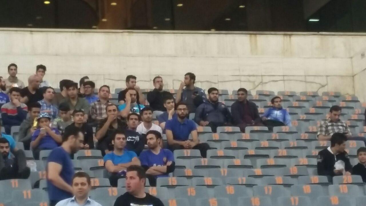 آماده سازى طرح موزاييكى در ورزشگاه آزادی/ بازار سیاه بلیت فروشی در ورزشگاه/ شعار آبی ها علیه بازیکن پرسپولیسی