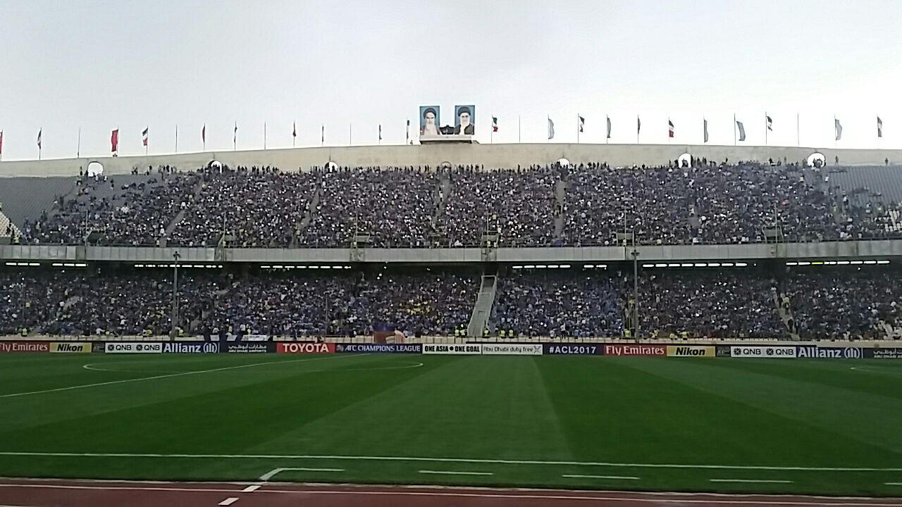 آماده سازى طرح موزاييكى در ورزشگاه آزادی/ بازار سیاه بلیت فروشی در ورزشگاه/ شعار آبی ها علیه بازیکن پرسپولیسی